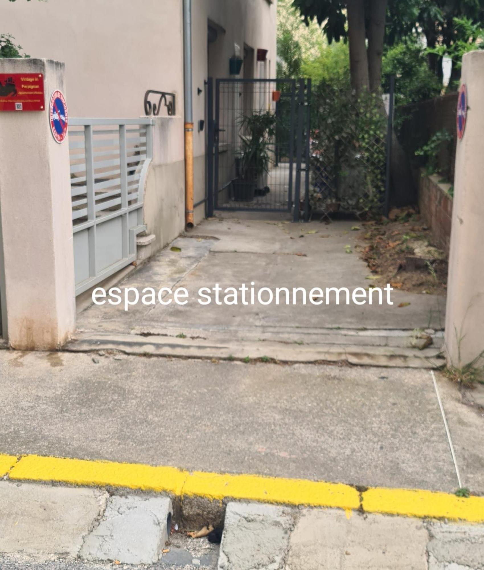 Vintage In Perpignan Apartment Ngoại thất bức ảnh